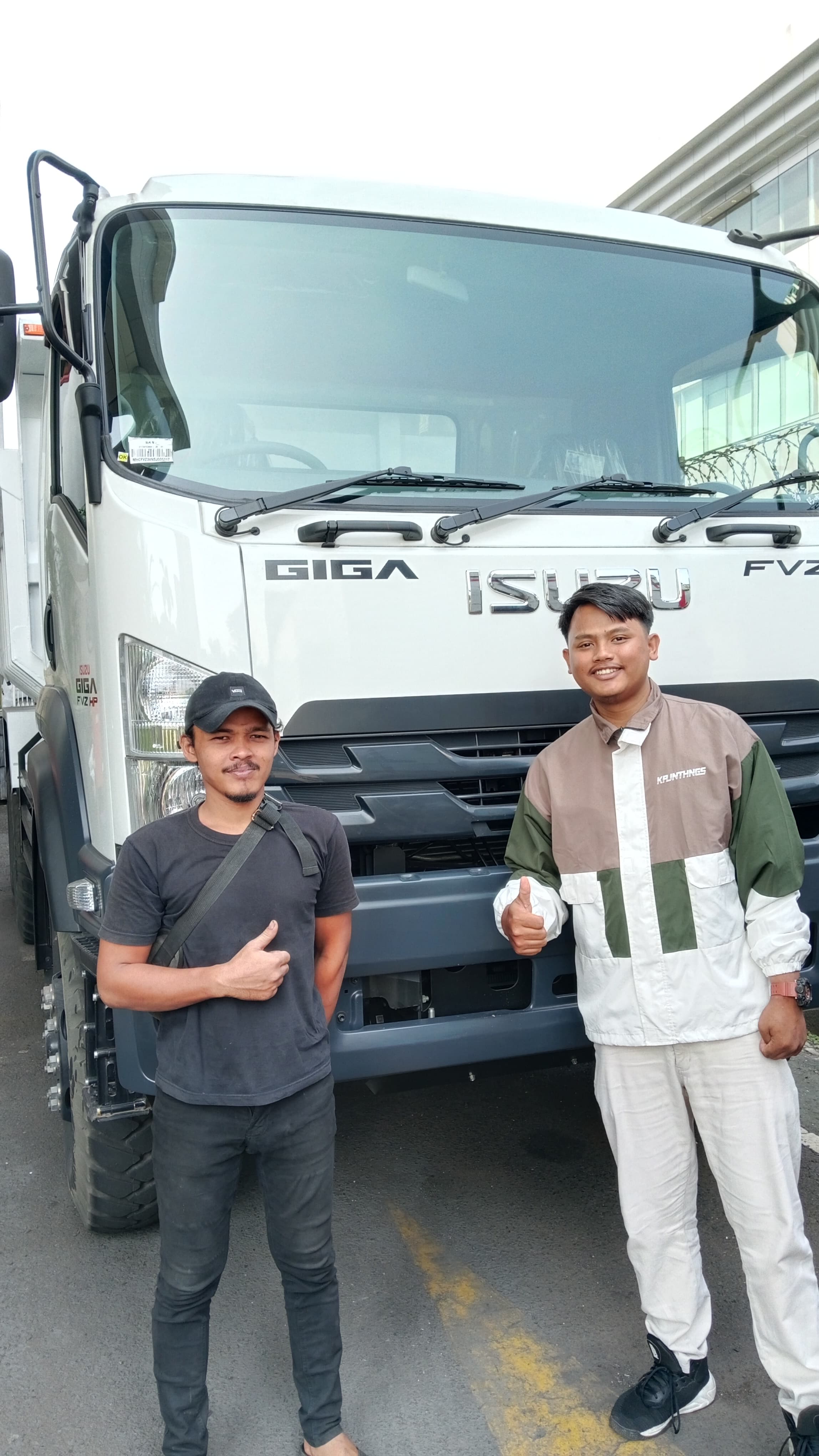 Serah Terima Isuzu Giga FVM